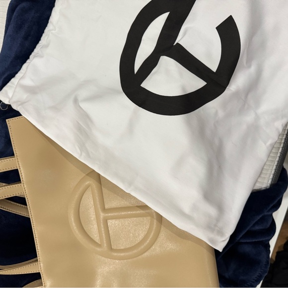 Telfar - Picture 2 of 4